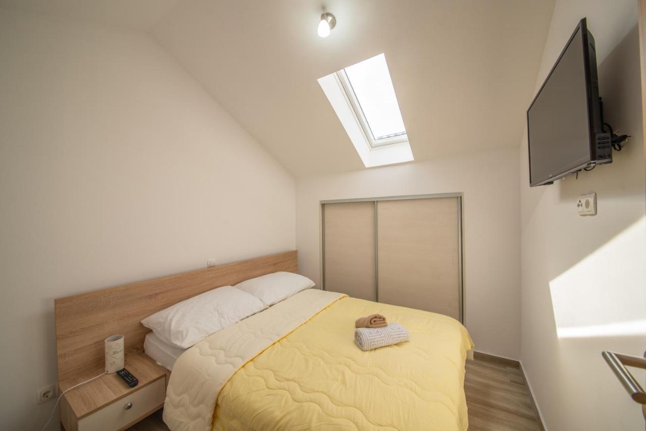 Apartman Eva Vrsi Buitenkant foto