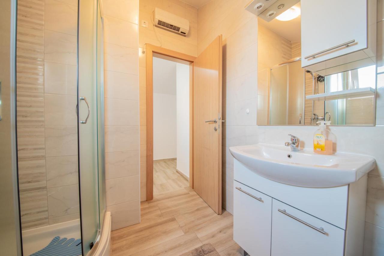 Apartman Eva Vrsi Buitenkant foto