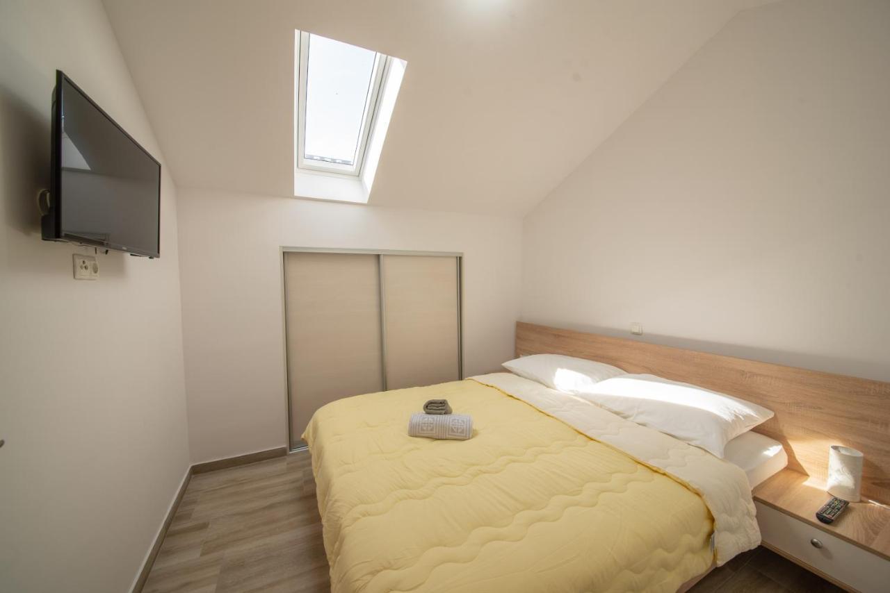 Apartman Eva Vrsi Buitenkant foto