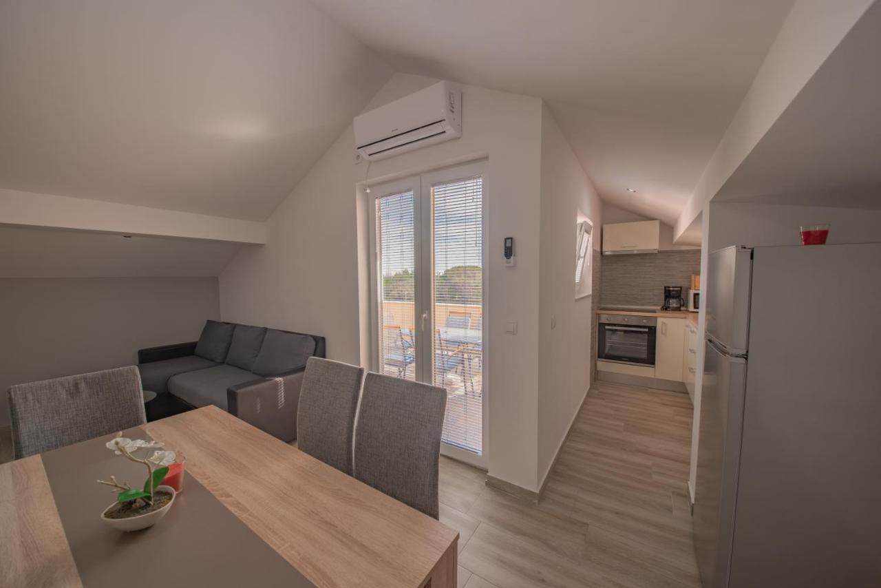 Apartman Eva Vrsi Buitenkant foto